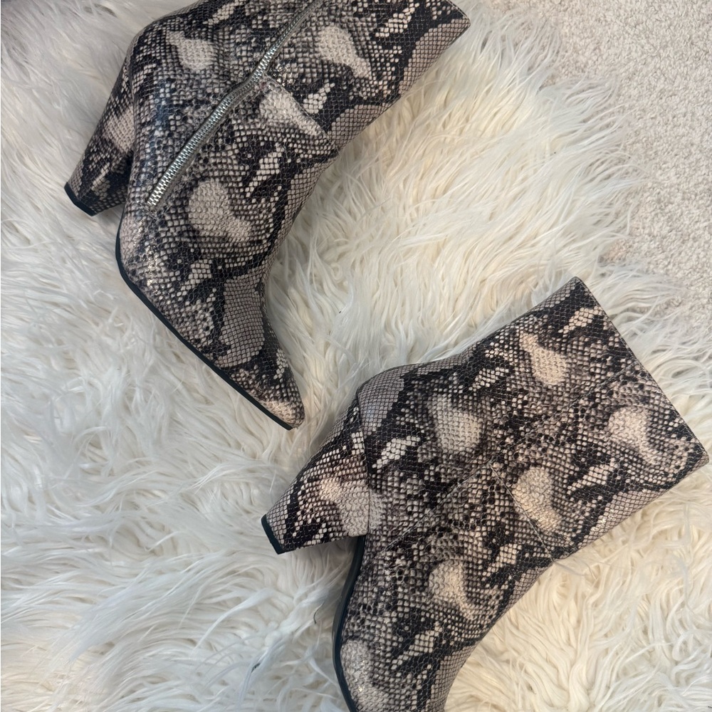 Chinese Laundry Black and Grayish/Taupe Women's Ankle Boots